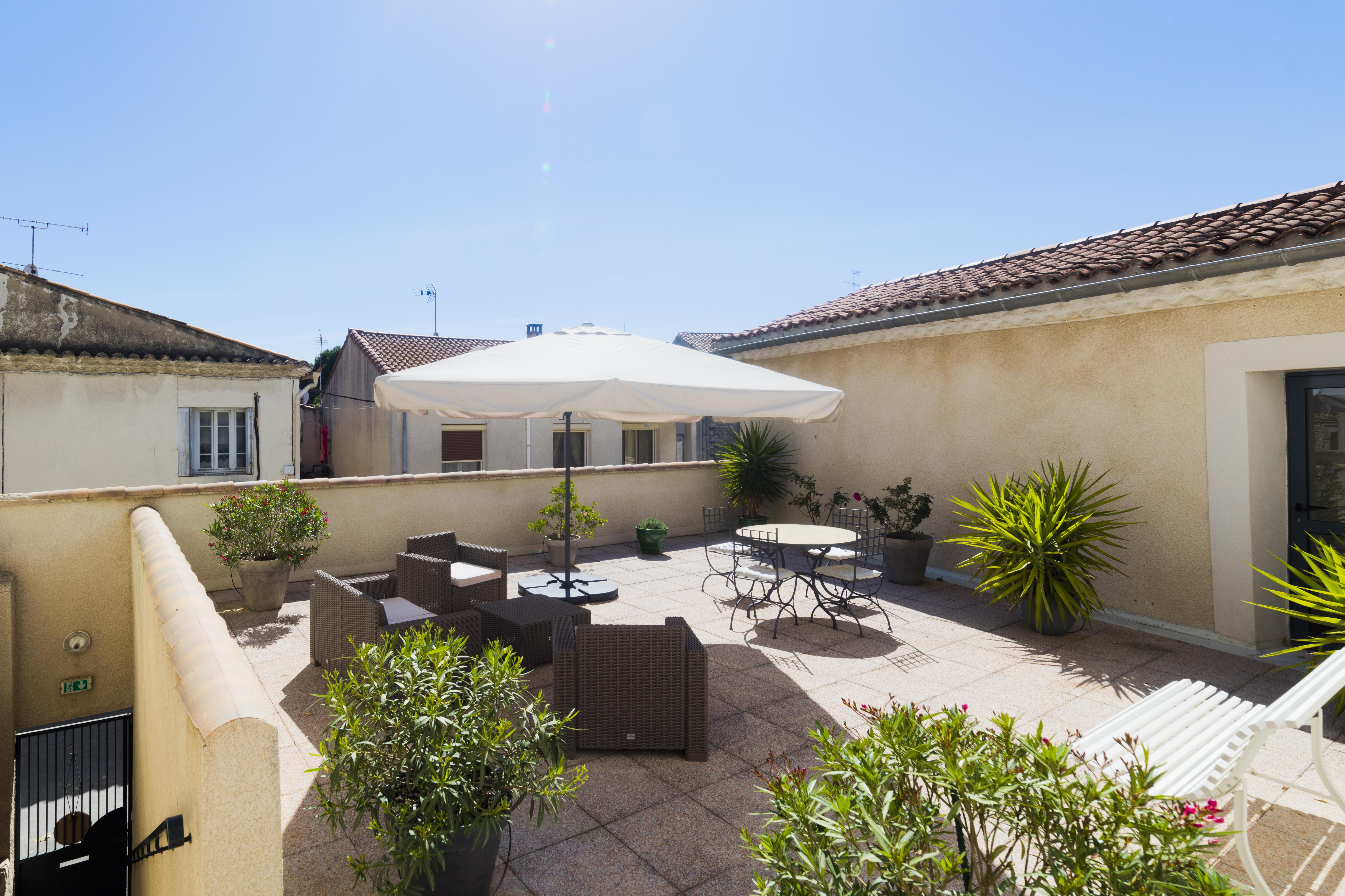Logis Hotel Restaurant Le Cours Saint-Gilles  Exterior foto