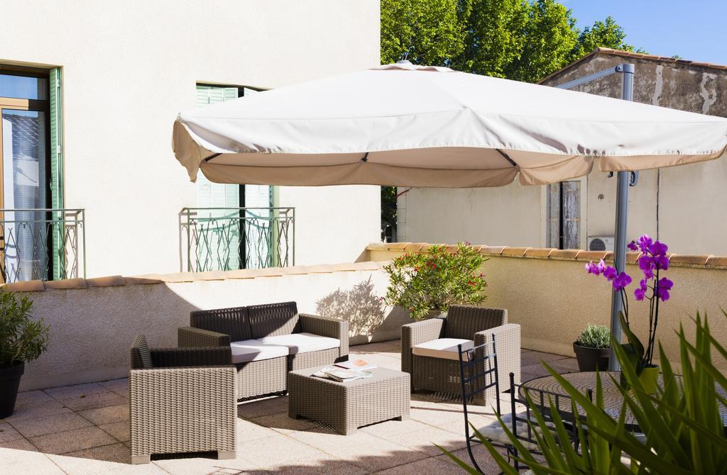 Logis Hotel Restaurant Le Cours Saint-Gilles  Exterior foto