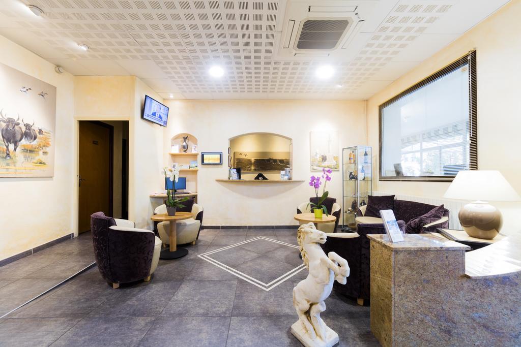 Logis Hotel Restaurant Le Cours Saint-Gilles  Exterior foto