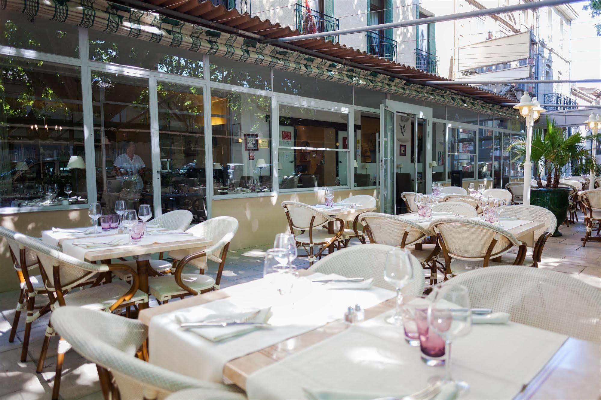 Logis Hotel Restaurant Le Cours Saint-Gilles  Exterior foto