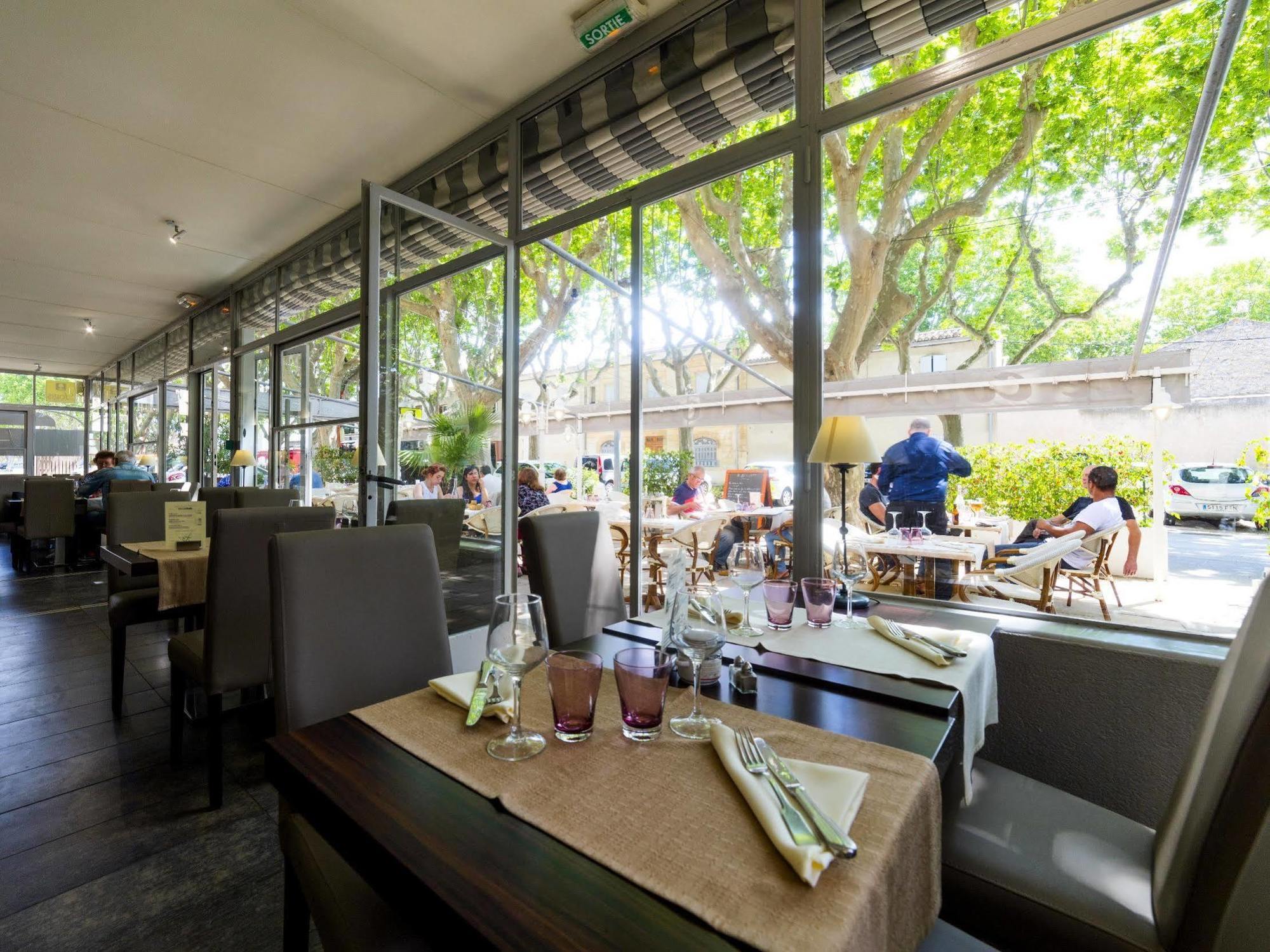 Logis Hotel Restaurant Le Cours Saint-Gilles  Exterior foto